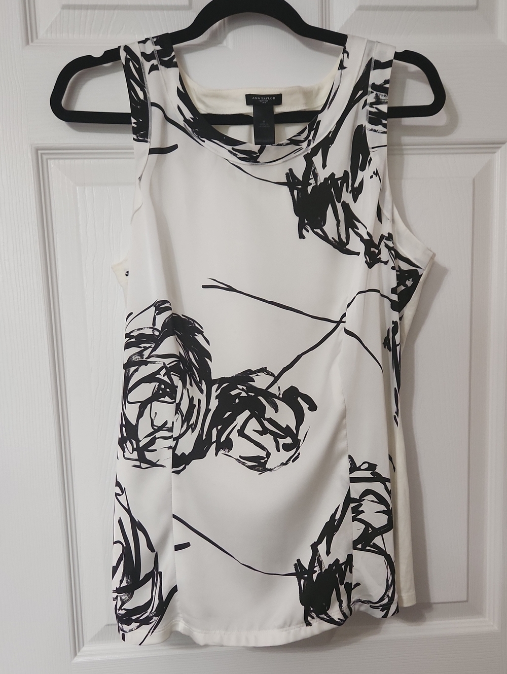 Vacation Office Casual Ann Taylor Black & White Abstract Floral Sleeveless Top